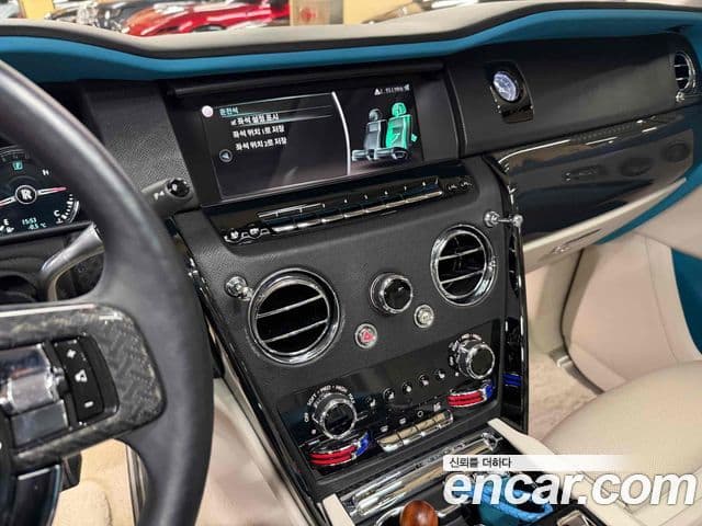 Rolls-Royce Cullinan 6.7 V12 чёрный эмблема, badge, 2022 20