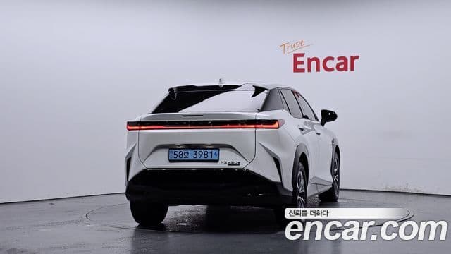 Lexus RZ450e Luxury, 2023 4