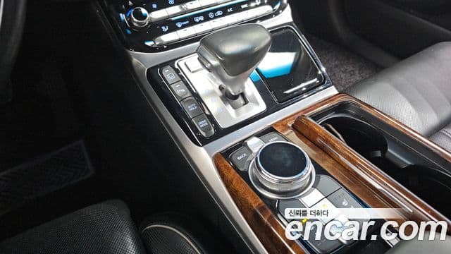 Genesis EQ900 Prestige, 2016 9