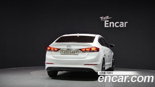 Hyundai Avante AD 1.6 e-VGT Smart, 2017 4