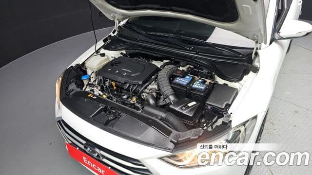 Hyundai Avante AD 1.6 e-VGT Smart, 2017 6