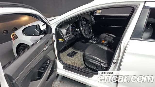 Hyundai Avante AD 1.6 e-VGT Smart, 2017 10