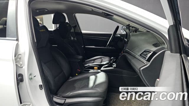 Hyundai Avante AD 1.6 e-VGT Smart, 2017 11