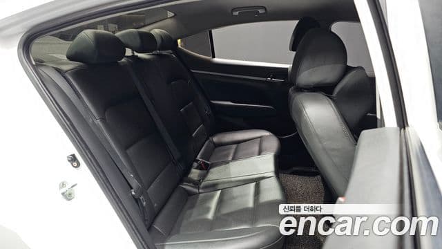 Hyundai Avante AD 1.6 e-VGT Smart, 2017 12