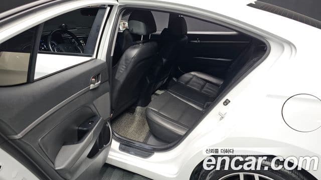 Hyundai Avante AD 1.6 e-VGT Smart, 2017 13