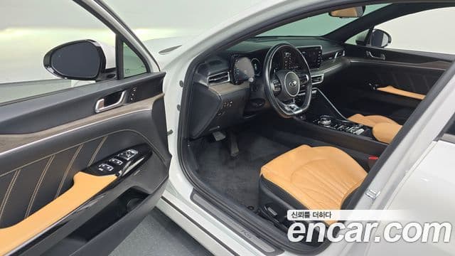 Kia K5 3세대 Signature, 2021 11