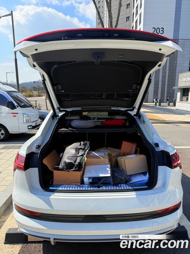 Audi e-Tron 55 Quattro Sportback, 2022 9