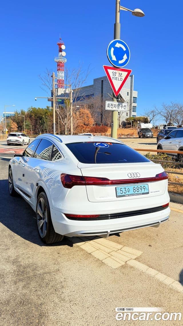 Audi e-Tron 55 Quattro Sportback, 2022 13