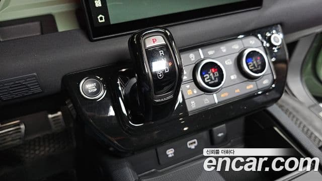 Land Rover Defender (L663) 110 D300 75th Edition, 2023 9