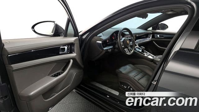 Porsche Panamera (971), 2018 11