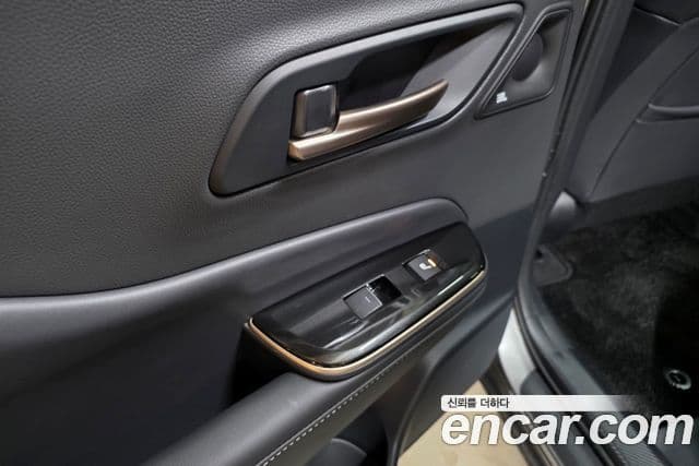 Toyota 크라운 кроссовер 2.4 4WD Dual Boost гибрид, 2026 6