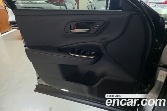 Toyota 크라운 кроссовер 2.4 4WD Dual Boost гибрид, 2026 13