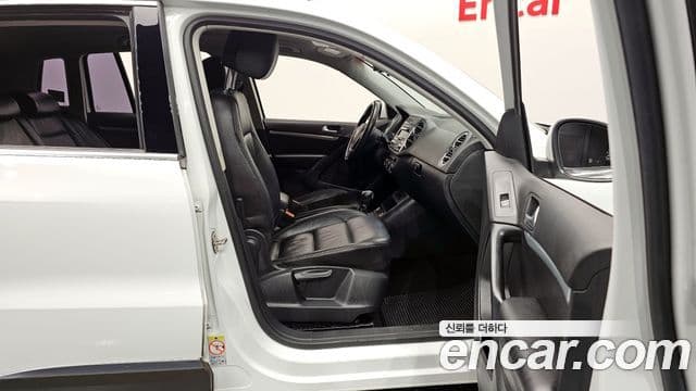 Volkswagen New Tiguan 5N, 2016 11