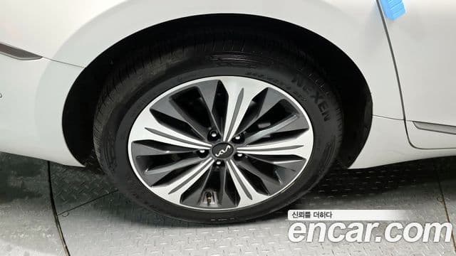 Kia K8 гибрид Noblesse, 2022 все фото