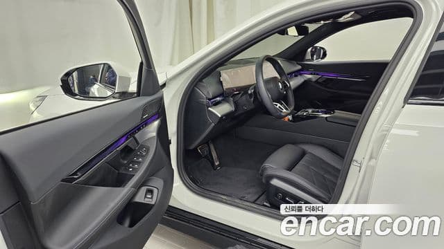 BMW 5시리즈 (G60) 520i M Sport, 2025 10
