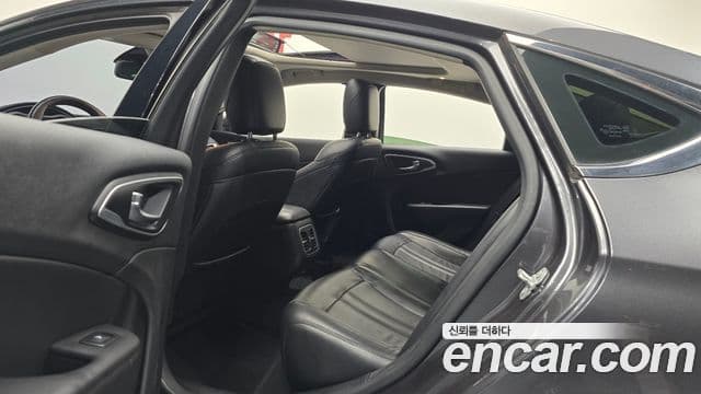 크라이슬러 200 2세대 2.4 C, 2015 12