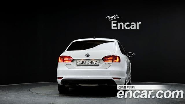 Volkswagen New Jetta 6세대, 2011 4