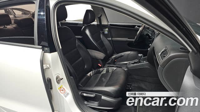 Volkswagen New Jetta 6세대, 2011 10