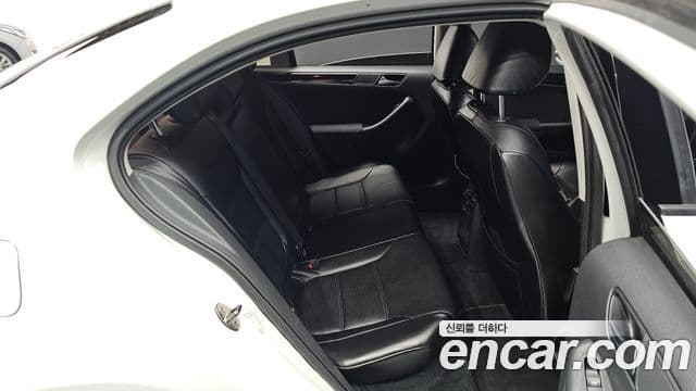 Volkswagen New Jetta 6세대, 2011 13