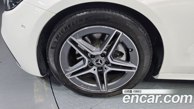 Mercedes-Benz E-класс W213 AMG Line, 2023 все фото