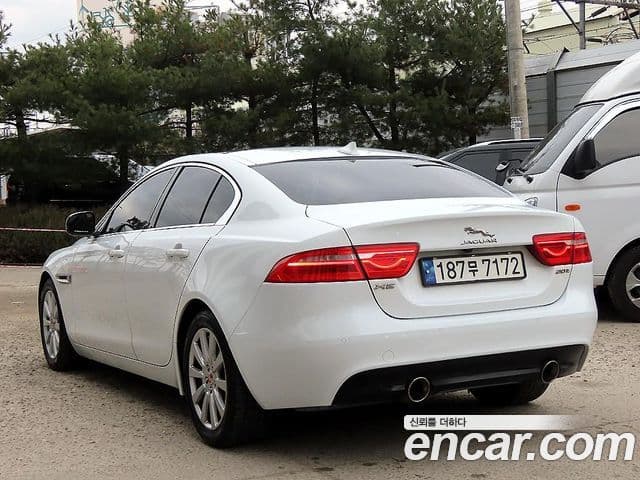 Jaguar XE Prestige, 2016 3