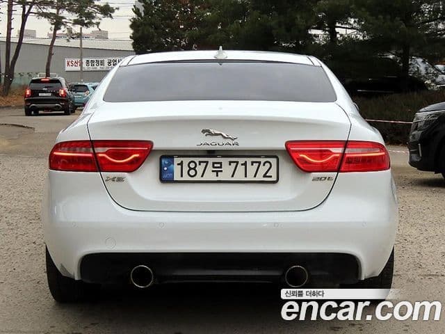 Jaguar XE Prestige, 2016 4