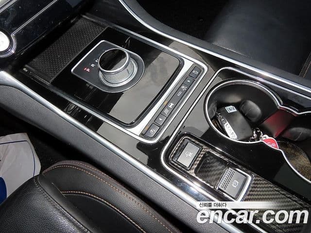 Jaguar XE Prestige, 2016 11