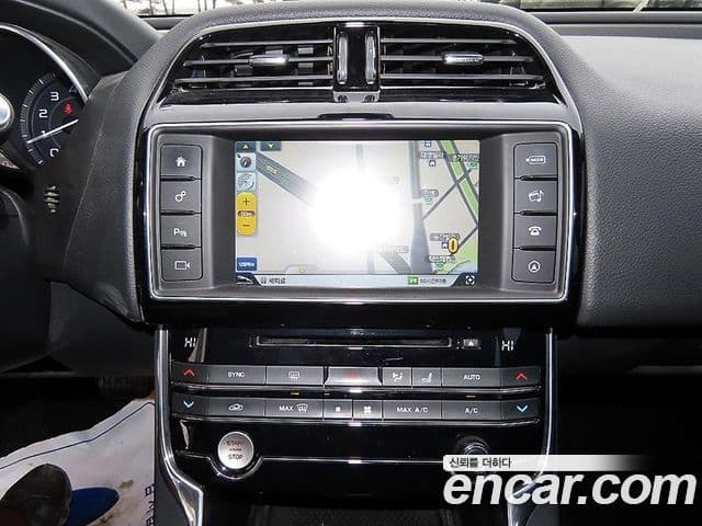 Jaguar XE Prestige, 2016 13