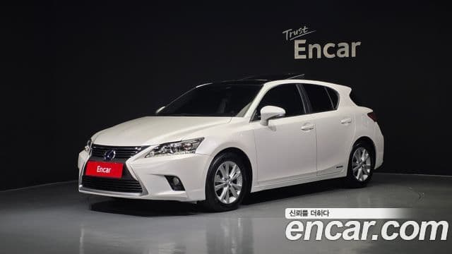 Lexus CT200h ZWA10, 2017 1