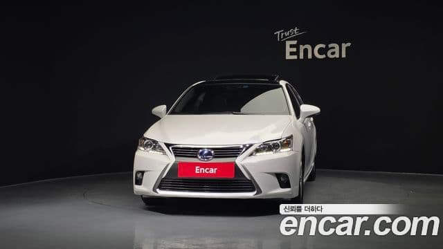 Lexus CT200h ZWA10, 2017 3