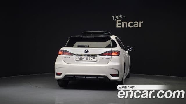 Lexus CT200h ZWA10, 2017 4