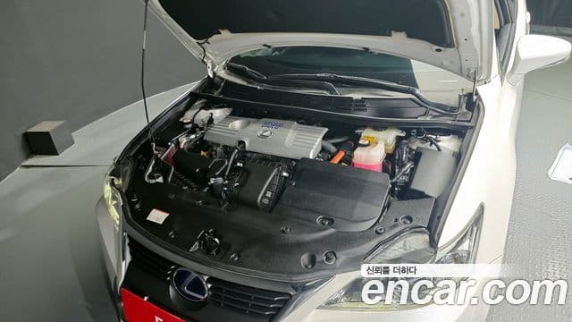 Lexus CT200h ZWA10, 2017 6