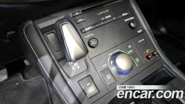 Lexus CT200h ZWA10, 2017 9