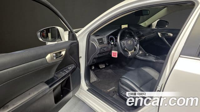 Lexus CT200h ZWA10, 2017 10