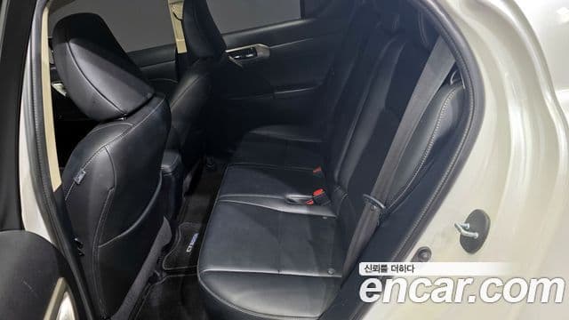 Lexus CT200h ZWA10, 2017 11