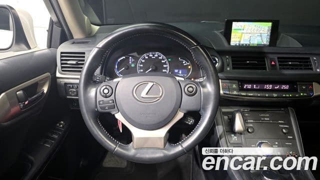 Lexus CT200h ZWA10, 2017 13
