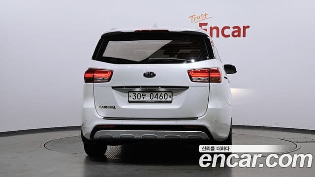 Kia All New Carnival Noblesse, 2017 4