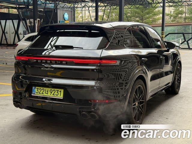 Porsche Cayenne (PO536), 2025 4