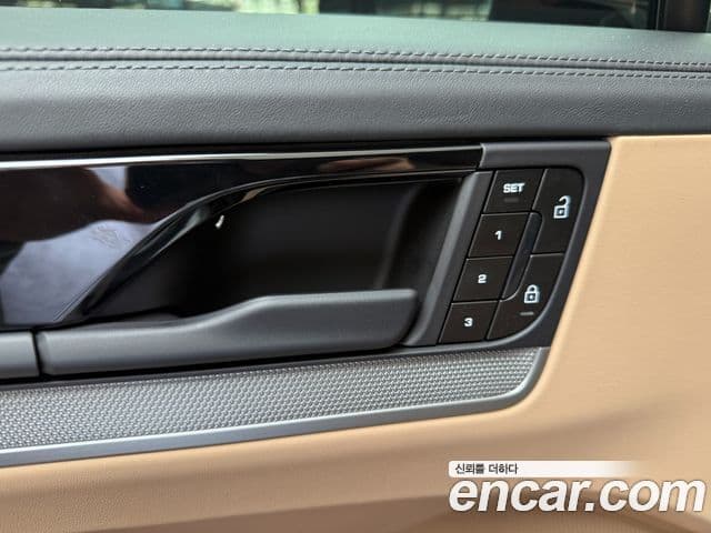 Porsche Cayenne (PO536), 2025 10