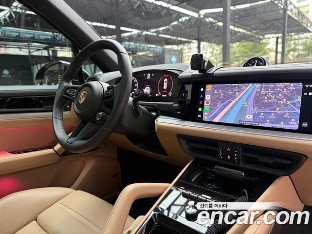 Porsche Cayenne (PO536), 2025 12