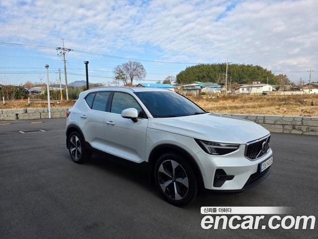 Volvo XC40 B4 Ultimate Bright, 2023 1