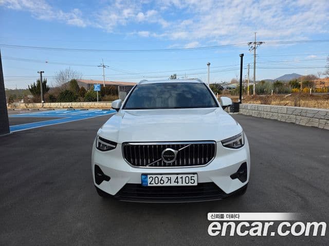 Volvo XC40 B4 Ultimate Bright, 2023 3