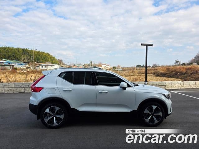 Volvo XC40 B4 Ultimate Bright, 2023 4