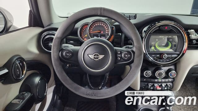 Mini Cooper 3세대, 2015 13
