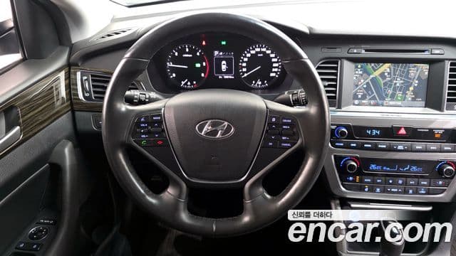 Hyundai LF Sonata 1.7 дизель Smart, 2016 14