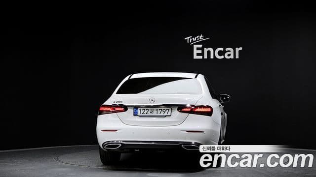 Mercedes-Benz E-класс W213 Avantgarde, 2023 4
