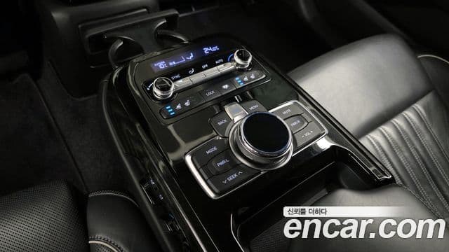 Genesis EQ900 Prestige, 2016 18