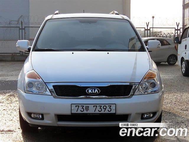 Kia Carnival R Premium, 2013 1