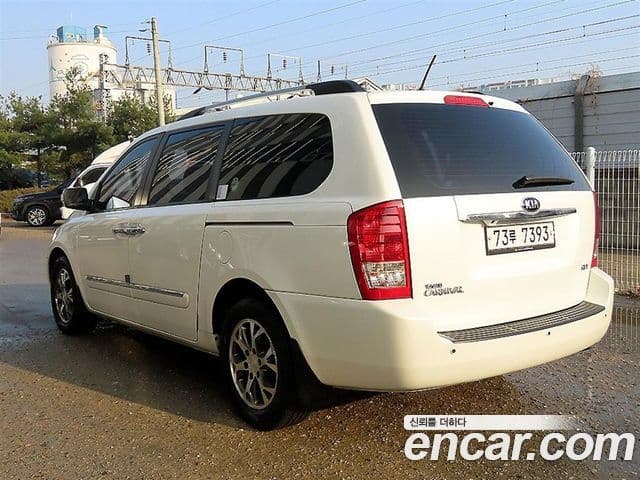 Kia Carnival R Premium, 2013 3