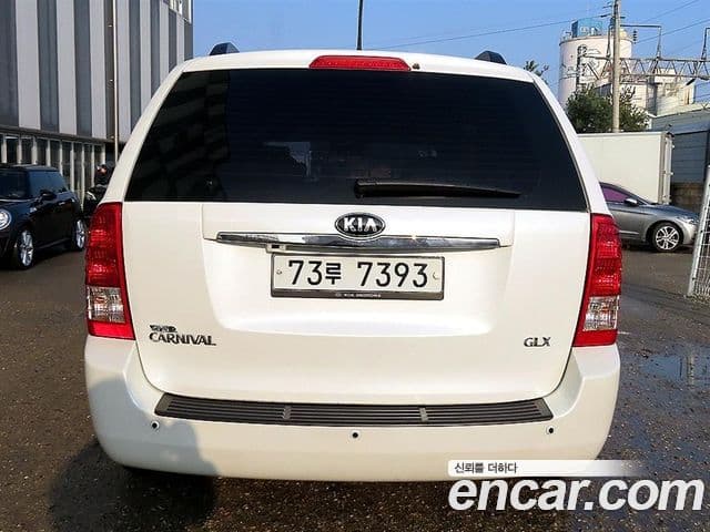 Kia Carnival R Premium, 2013 4